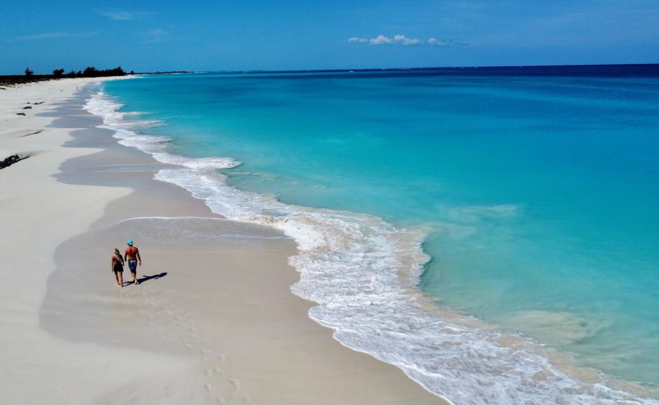Pine Cay beach'in fotoğrafı i̇nce bej kum yüzey ile