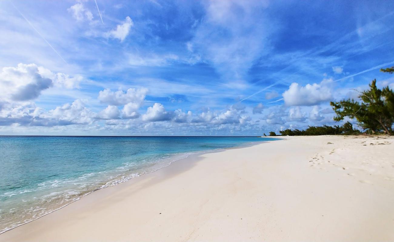 Norman Saunders beach'in fotoğrafı i̇nce bej kum yüzey ile