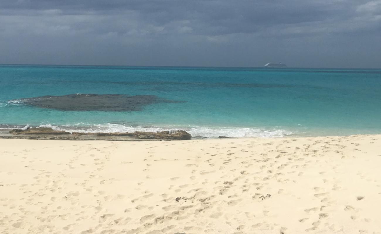 Salt Cay beach'in fotoğrafı i̇nce bej kum yüzey ile