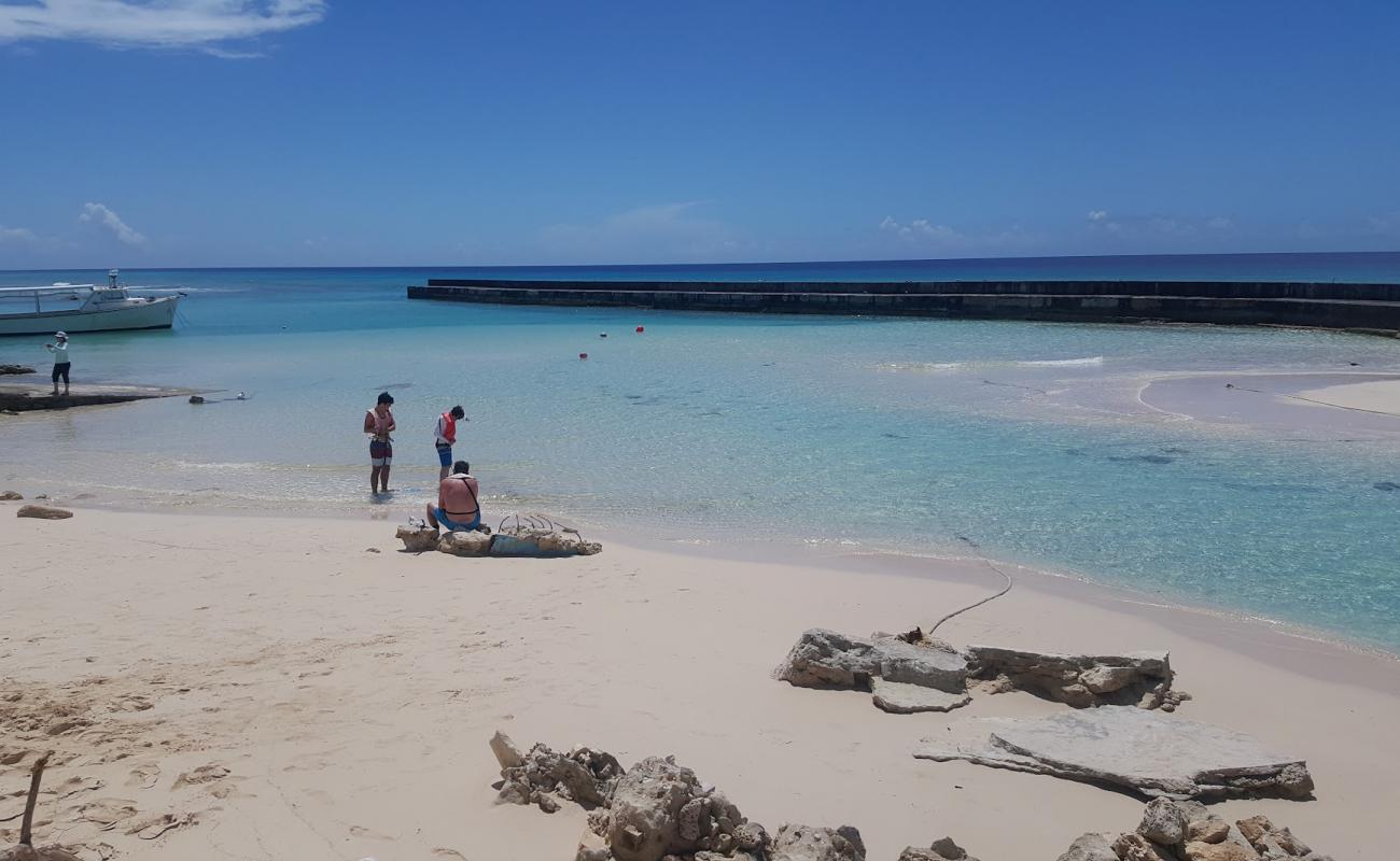 Balfour Town beach'in fotoğrafı açık bej kum yüzey ile
