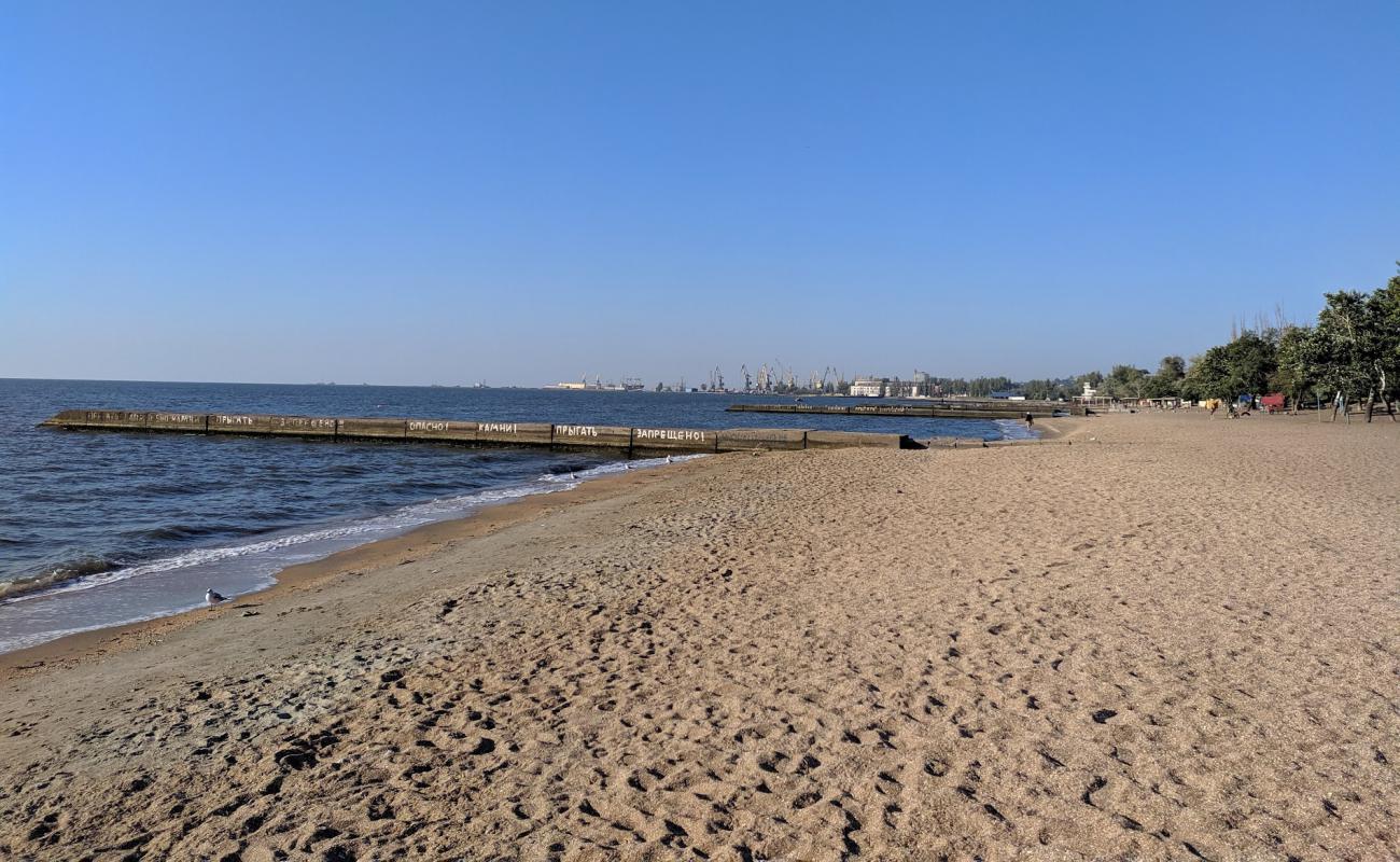 Mariupol'skiy Plyazh'in fotoğrafı açık bej kum yüzey ile