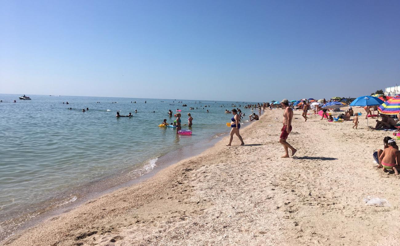 Plyazh Fedotova kosa'in fotoğrafı bej kabuklu kum yüzey ile