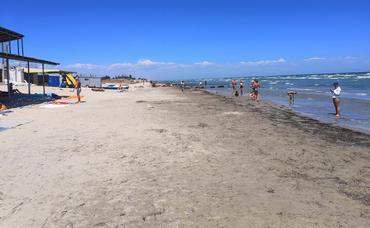 Plyazh Genicheskaya Gorka'in fotoğrafı açık bej kum yüzey ile