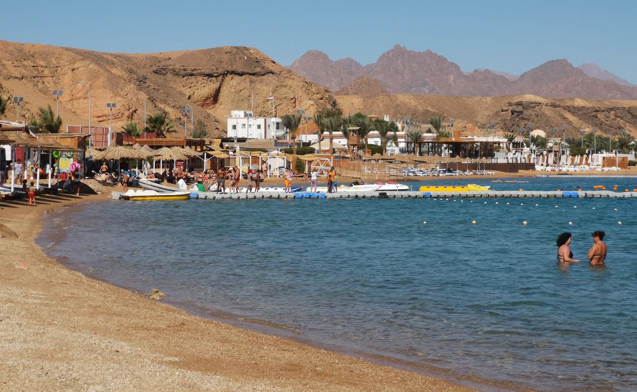 Hala beach'in fotoğrafı açık bej kum yüzey ile