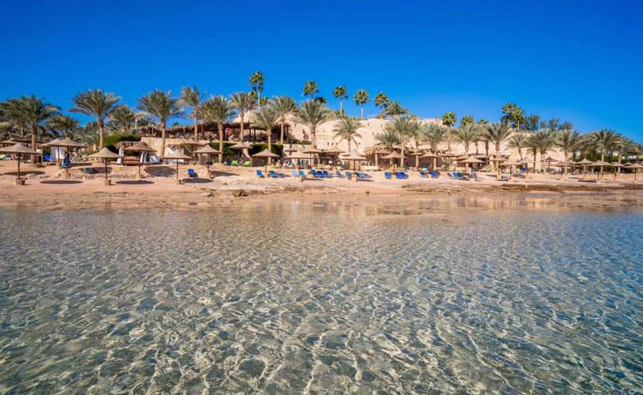Tamra Beach'in fotoğrafı beton kaplı yüzey yüzey ile