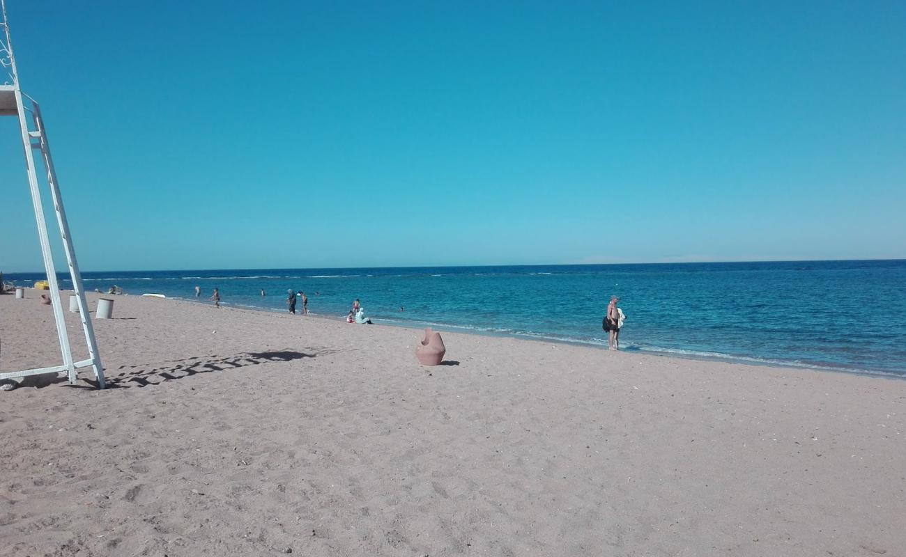 Mousa Bay'in fotoğrafı açık bej kum yüzey ile