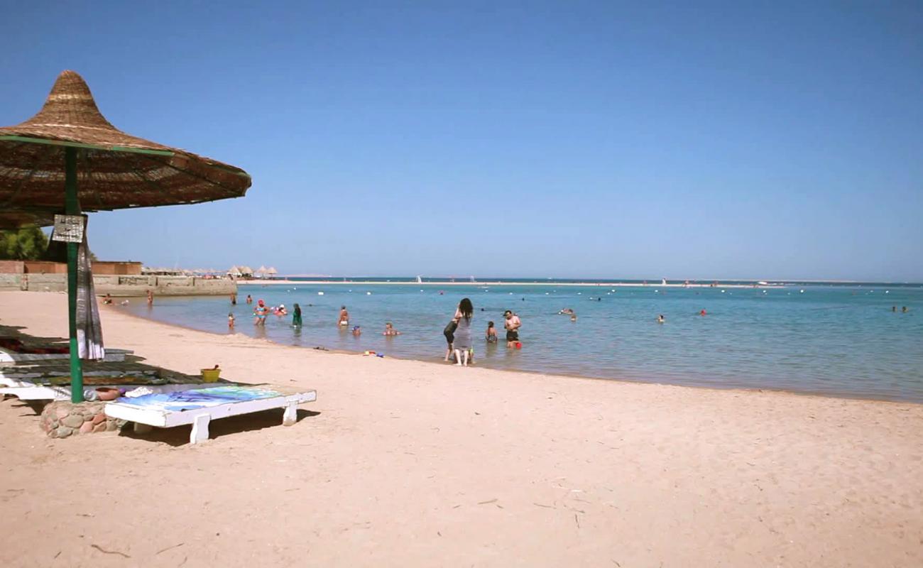 White Beach Resort'in fotoğrafı açık bej kum yüzey ile