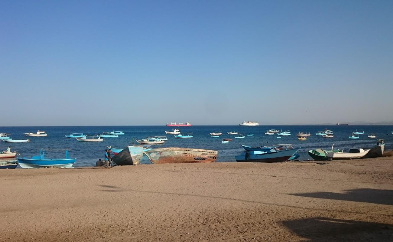 Safaga City public beach'in fotoğrafı parlak kum yüzey ile