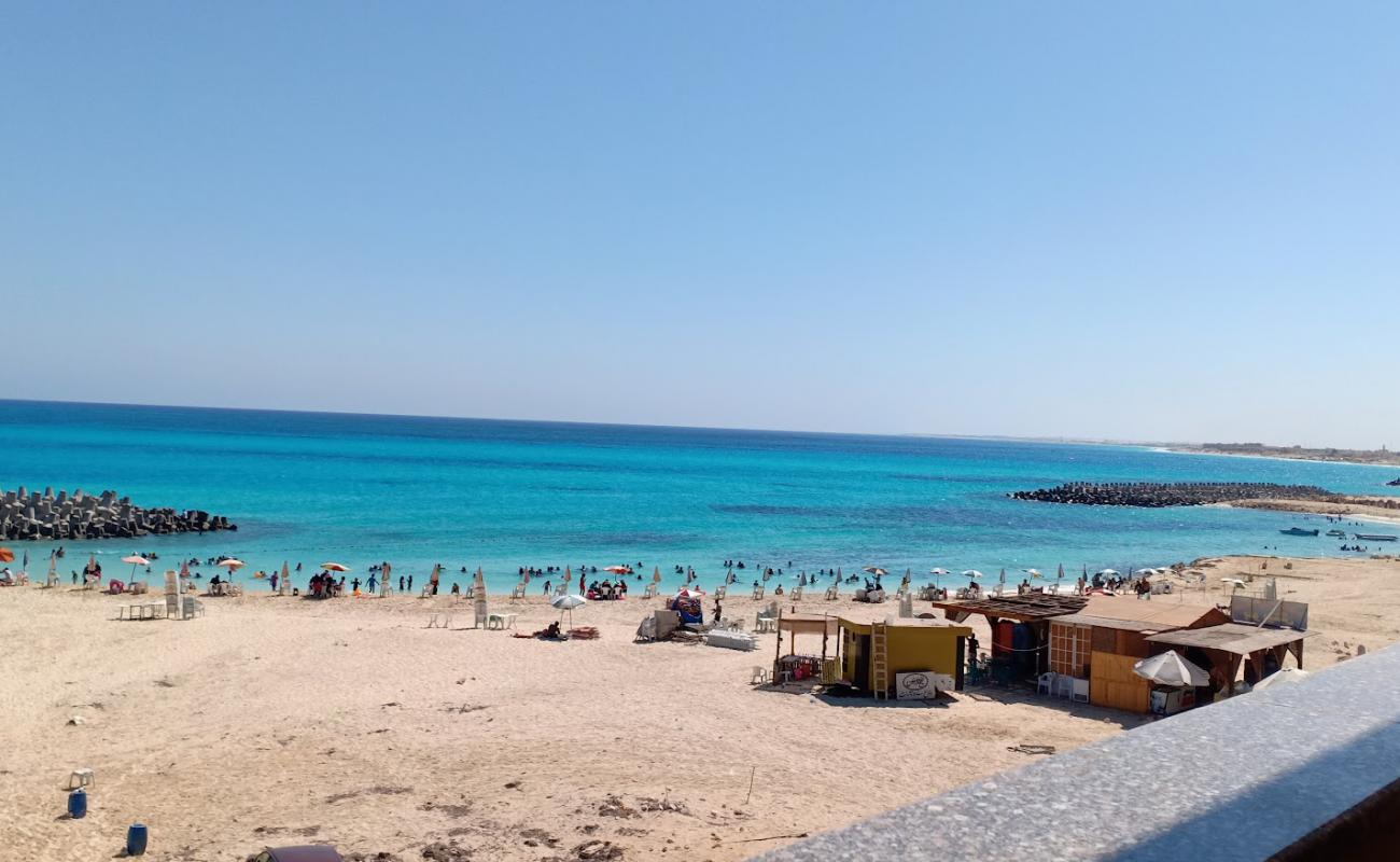 Obayed Matrouh Beach'in fotoğrafı beyaz kum yüzey ile