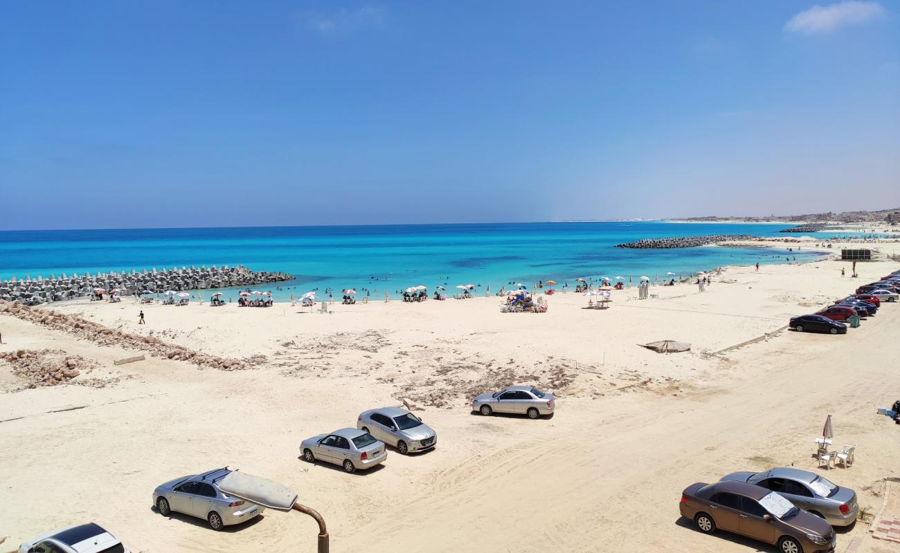 Blue Beach Matrouh'in fotoğrafı beyaz kum yüzey ile