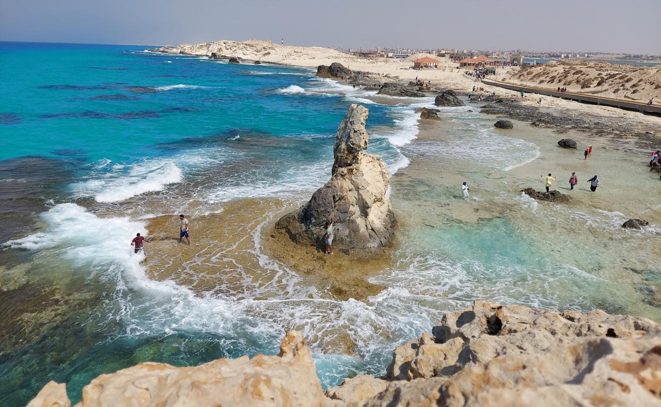 Cleopatra Bath Beach'in fotoğrafı bej kum ve kayalar yüzey ile
