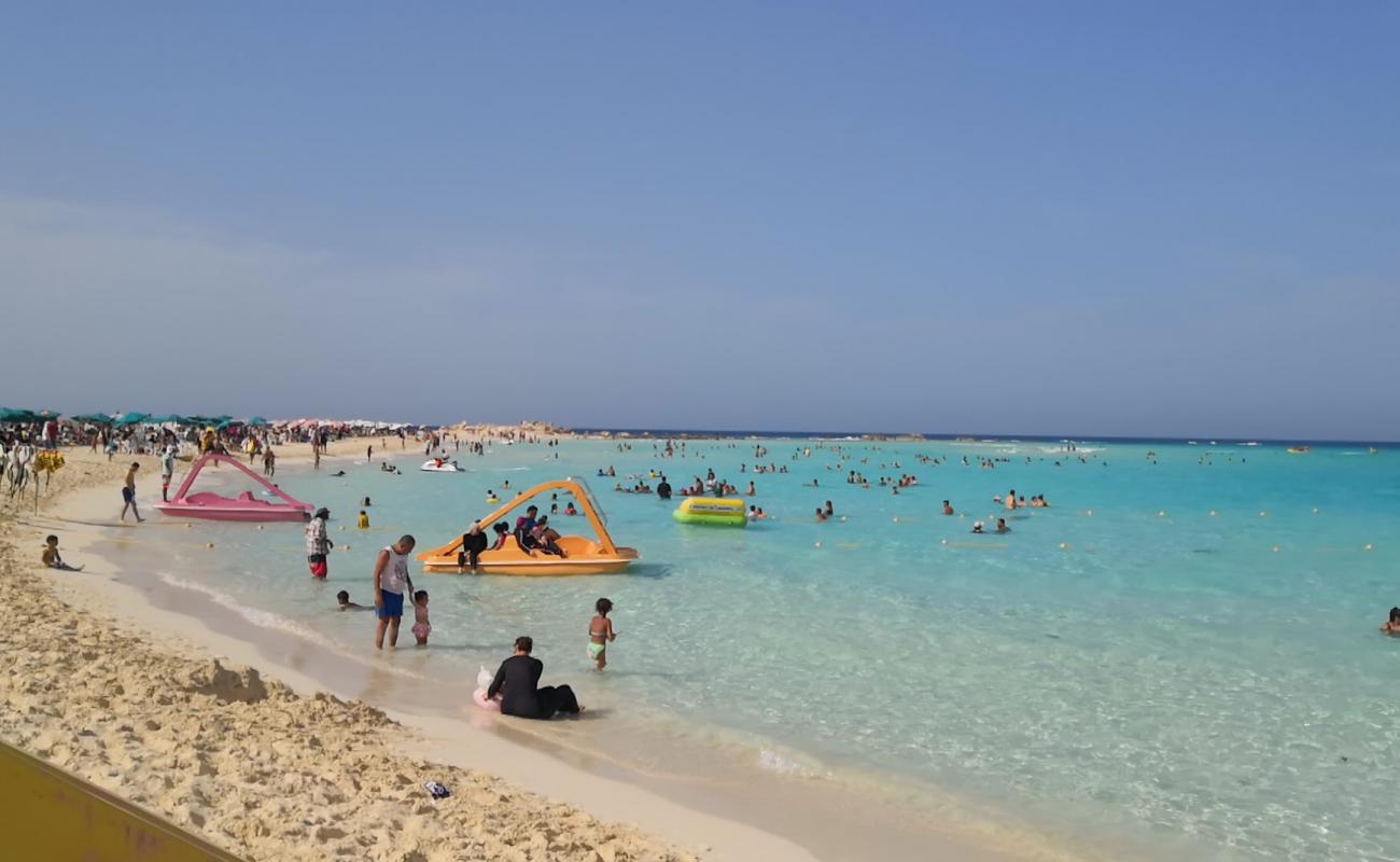 Lover Beach'in fotoğrafı parlak ince kum yüzey ile