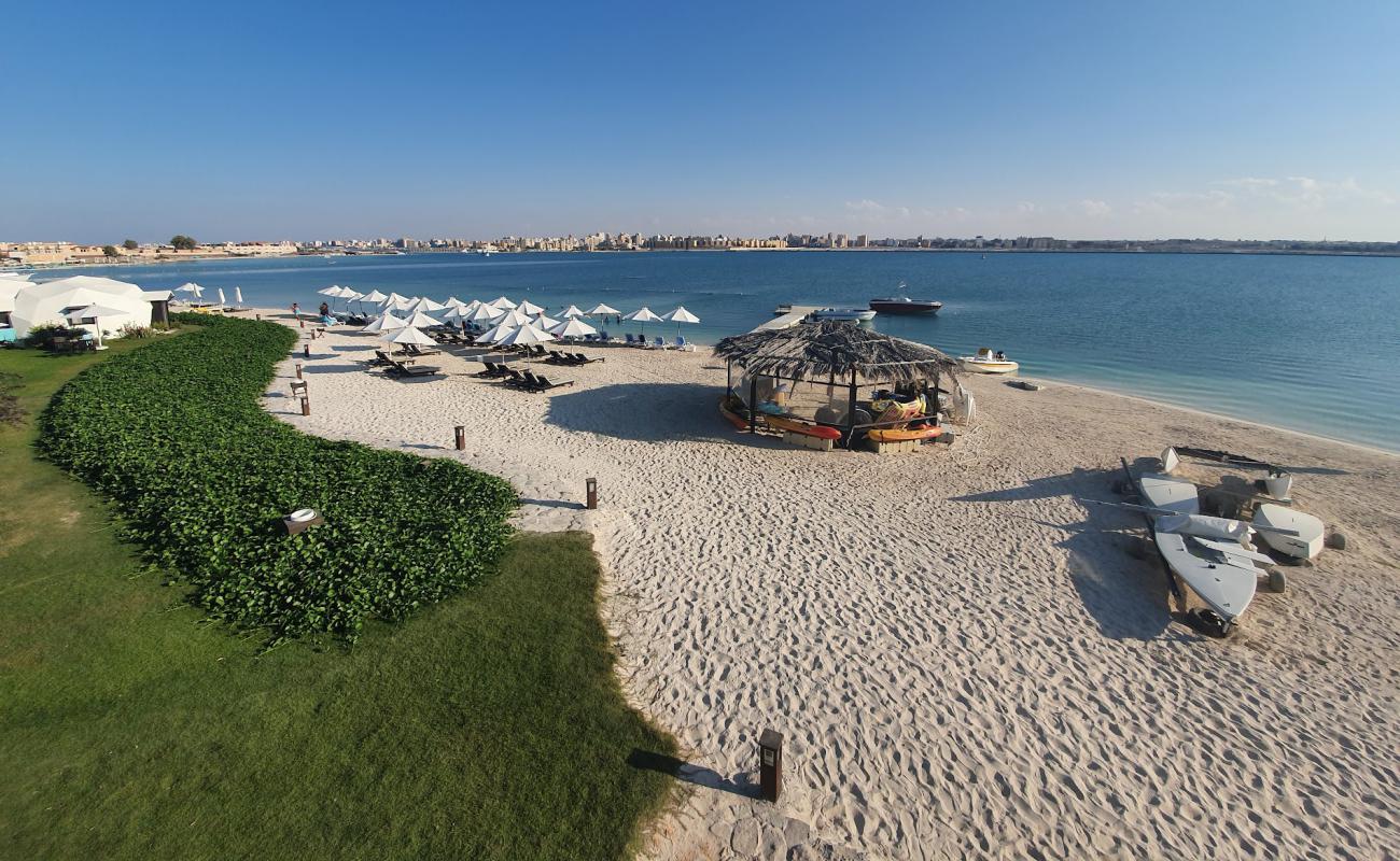 Yachtel Hotel Beach'in fotoğrafı açık bej kum yüzey ile