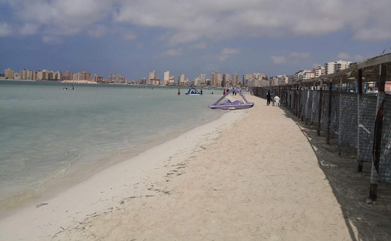 Beach Radio Marsa Matrouh'in fotoğrafı açık bej kum yüzey ile