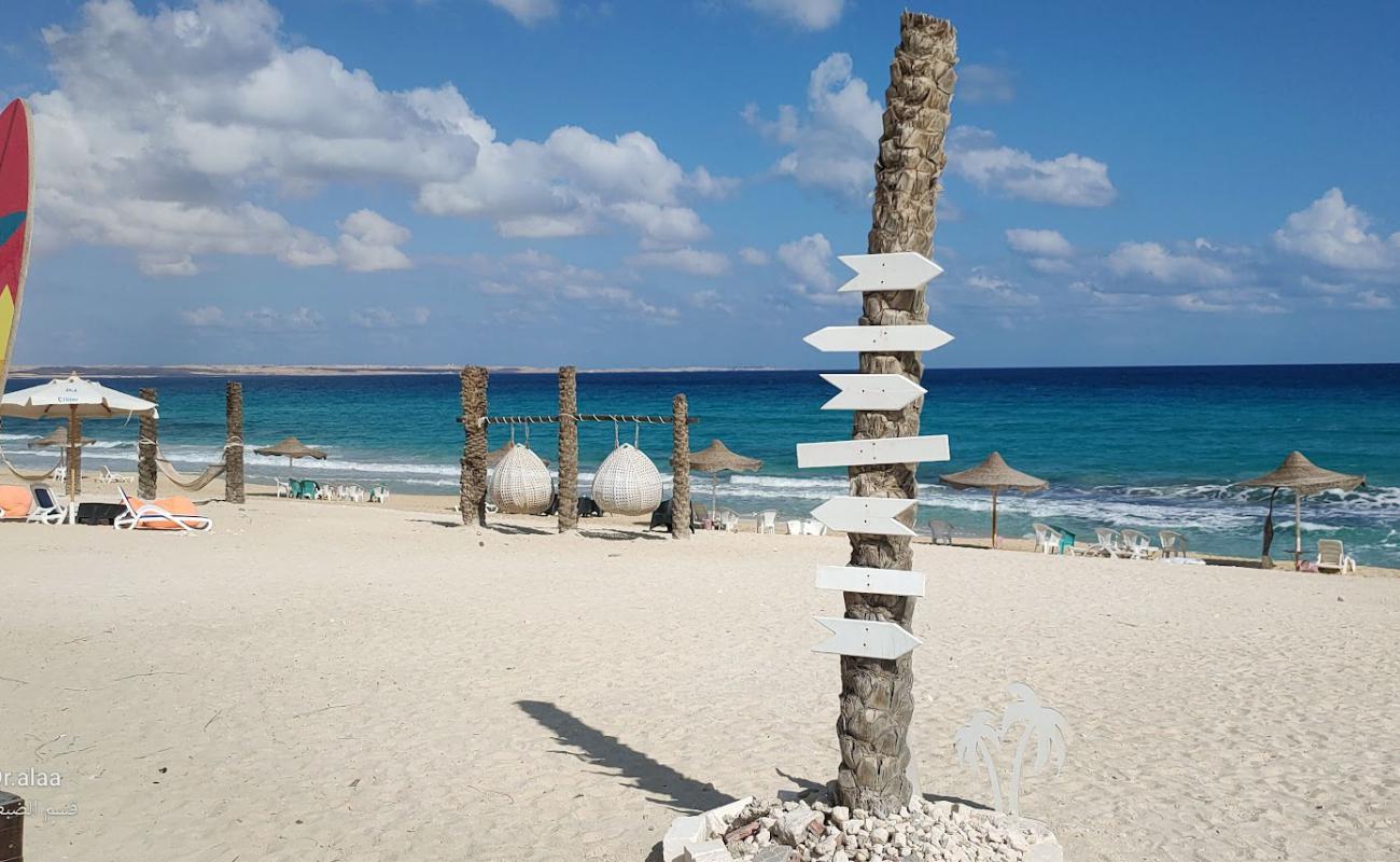 Al Rawan Resort Beach'in fotoğrafı açık bej kum yüzey ile