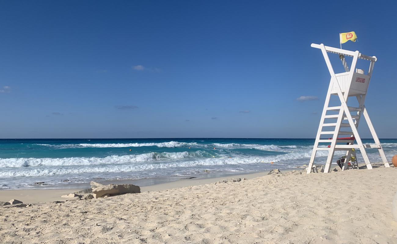 North Marassi Beach'in fotoğrafı beyaz kum yüzey ile