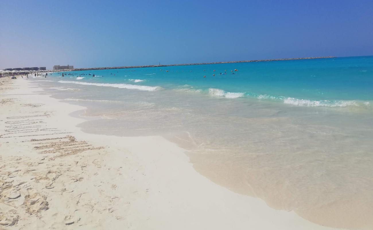 Matrouh Beach'in fotoğrafı i̇nce beyaz kum yüzey ile