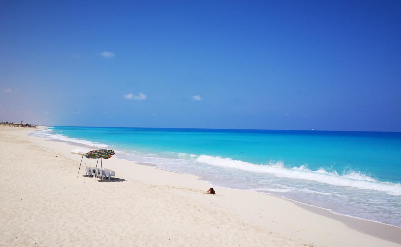 Golden Beach'in fotoğrafı i̇nce beyaz kum yüzey ile