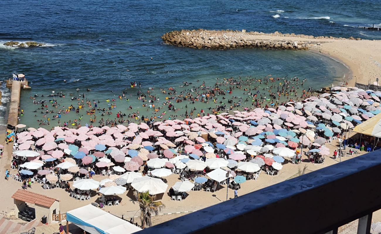 Al Anfushi Beach'in fotoğrafı i̇nce beyaz kum yüzey ile