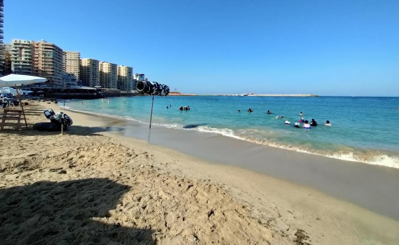 Saraya Public Beach'in fotoğrafı açık bej kum yüzey ile