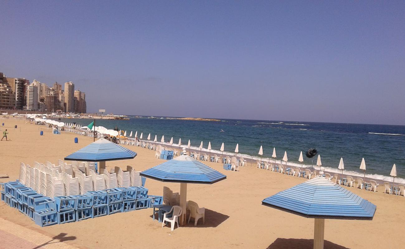 El Beau Rivage'in fotoğrafı i̇nce bej kum yüzey ile
