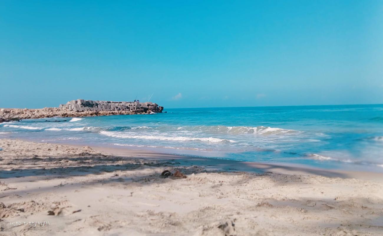 Al-Arish Beach'in fotoğrafı açık bej kum yüzey ile