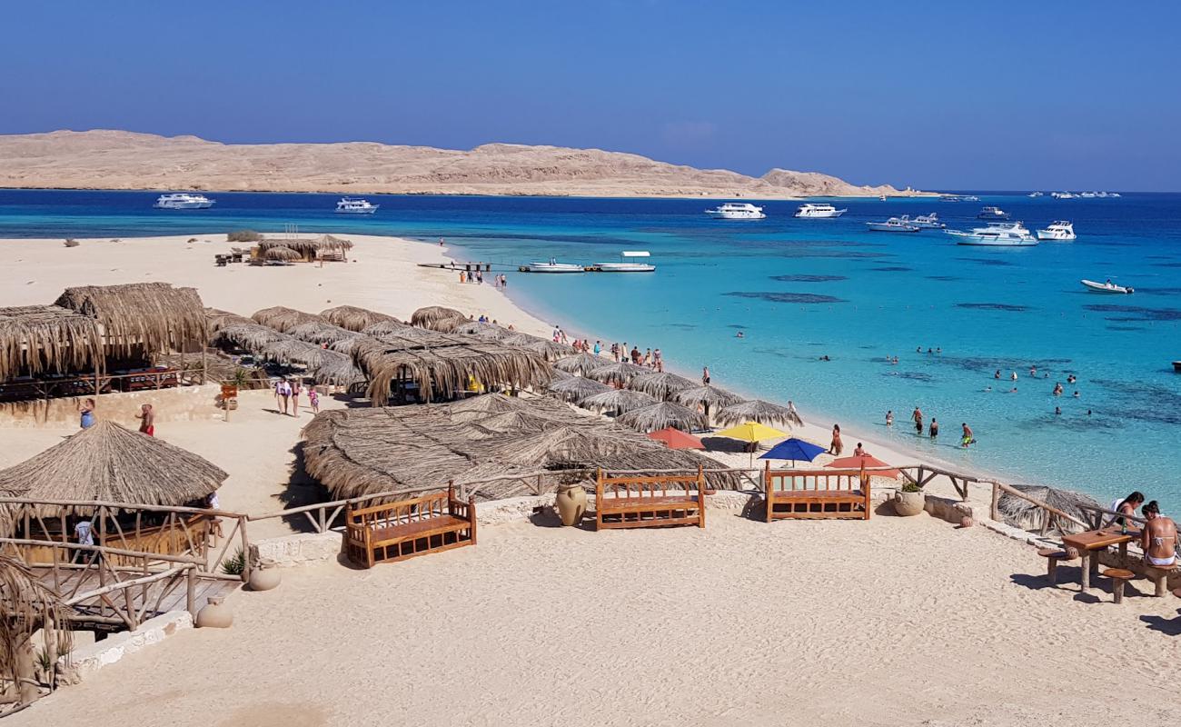 Mahmya Island Beach'in fotoğrafı parlak ince kum yüzey ile