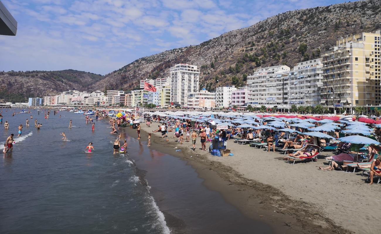 Shengjin Beach'in fotoğrafı gri kum yüzey ile