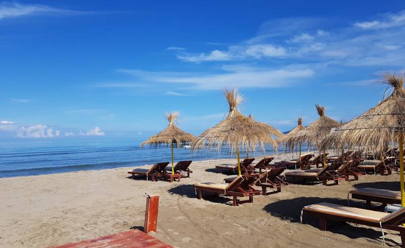 Hamalla Beach'in fotoğrafı i̇nce gri kum yüzey ile