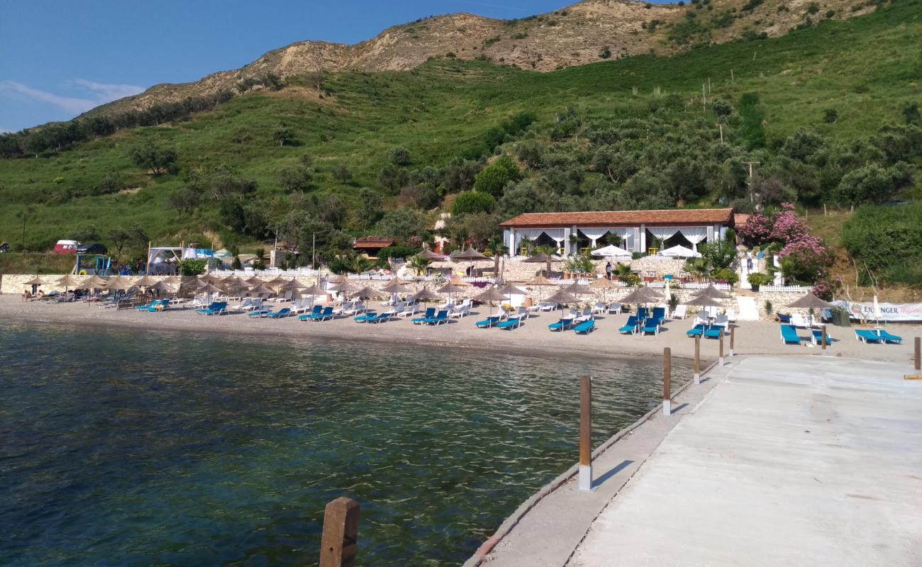 Durres Beach'in fotoğrafı çakıl ile kum yüzey ile