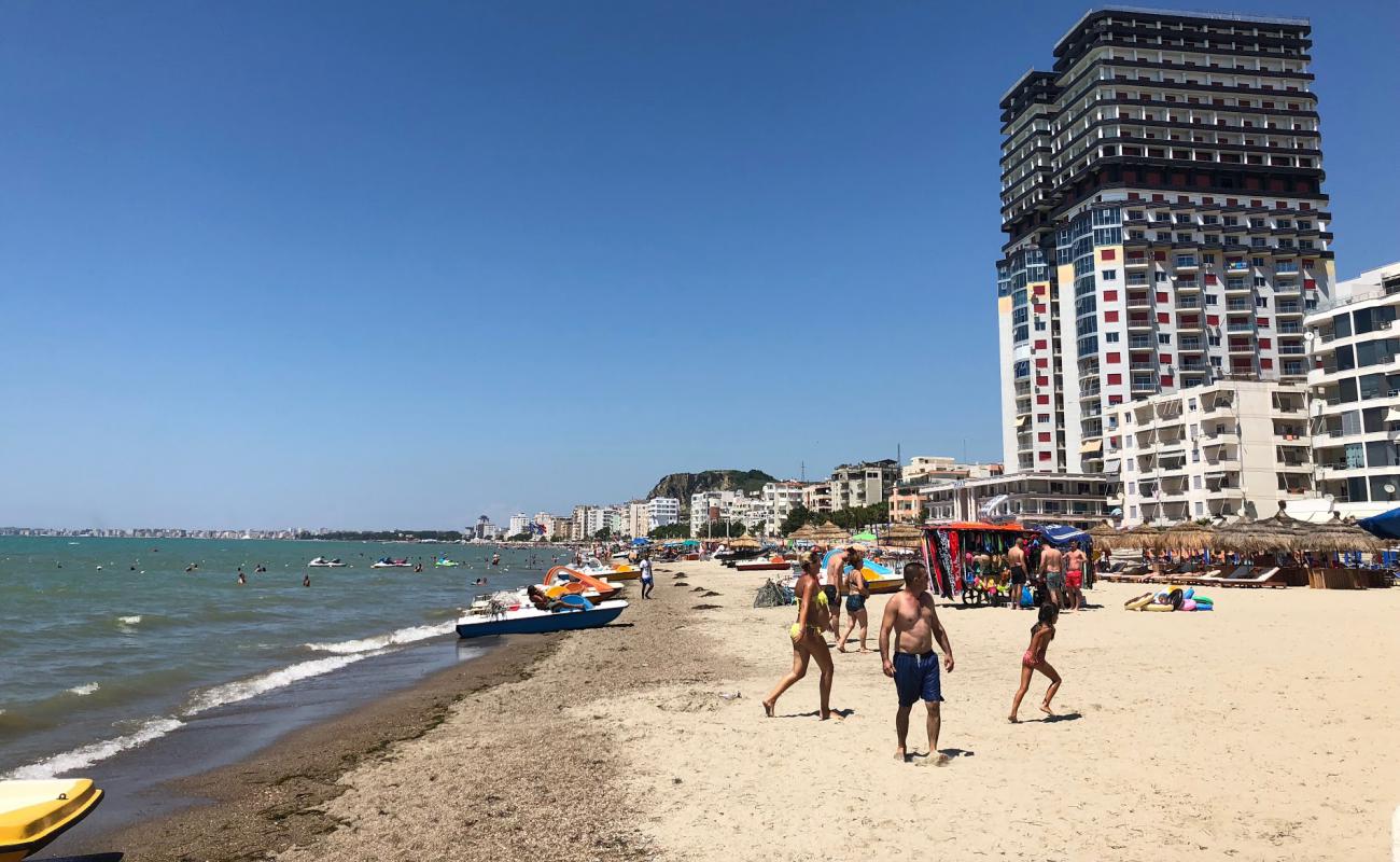 Durres IV beach'in fotoğrafı parlak ince kum yüzey ile