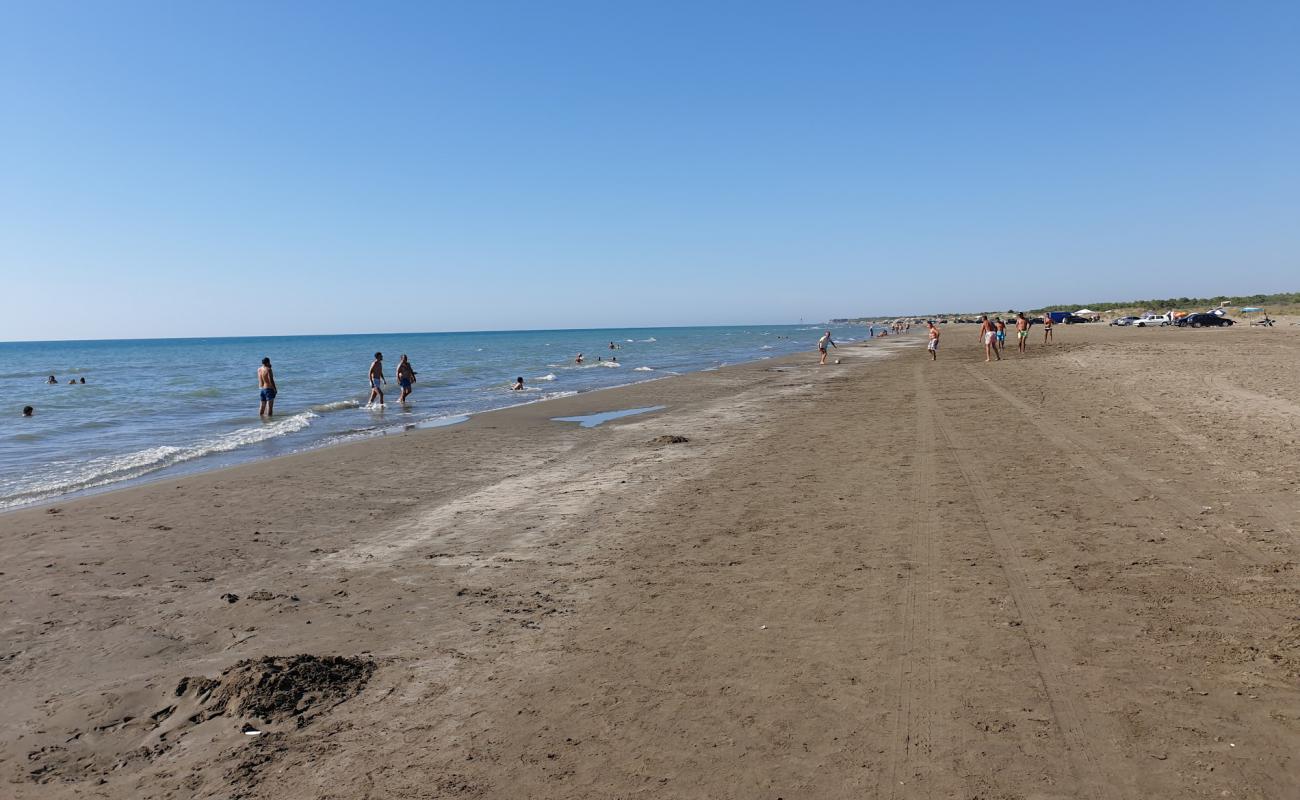 Semanit III beach'in fotoğrafı kahverengi kum yüzey ile