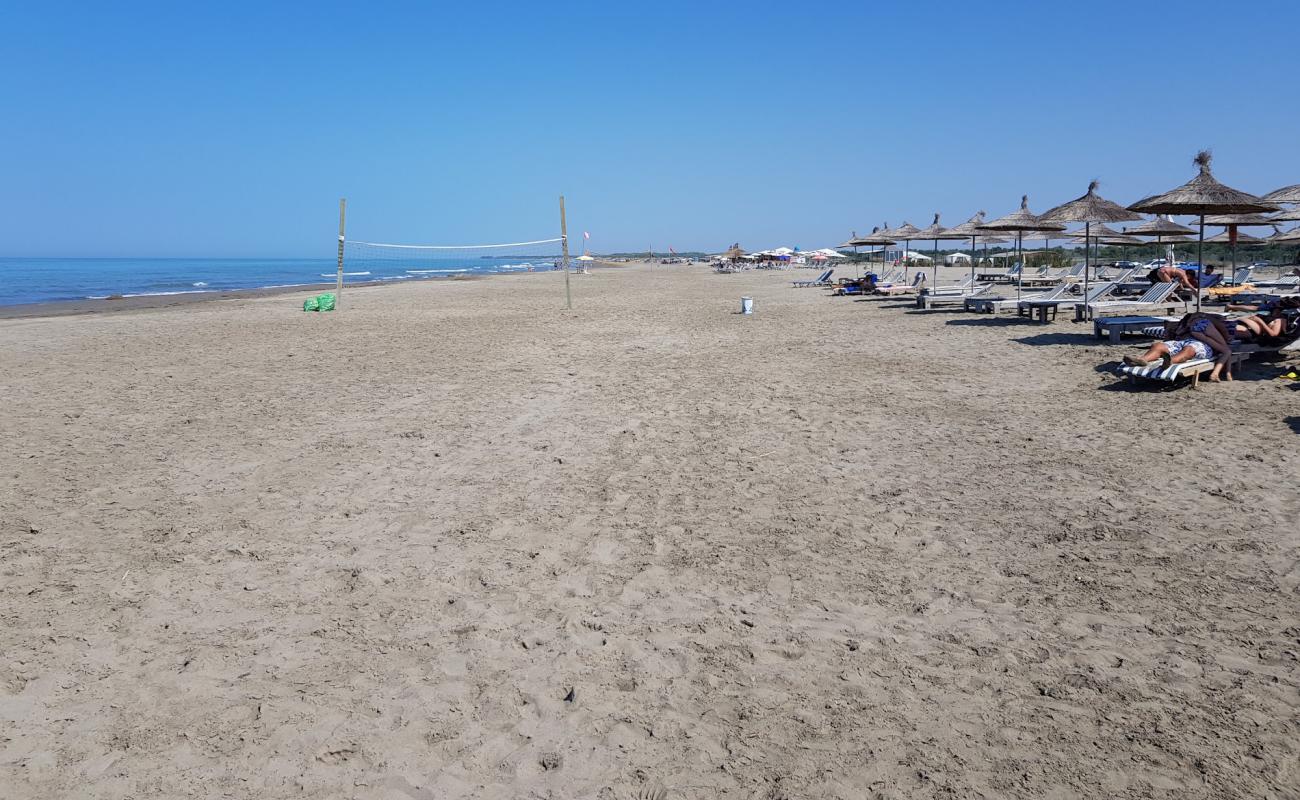 Seman Beach'in fotoğrafı kahverengi kum yüzey ile