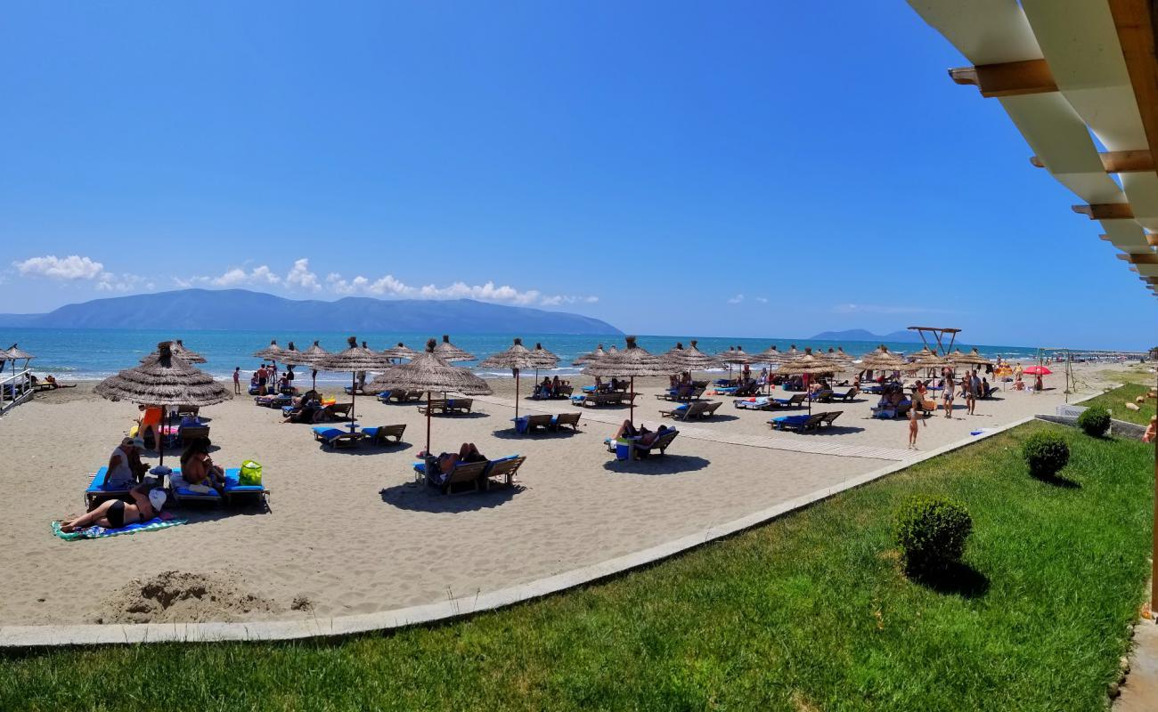 Plazhi i Vjeter'in fotoğrafı i̇nce kahverengi kum yüzey ile