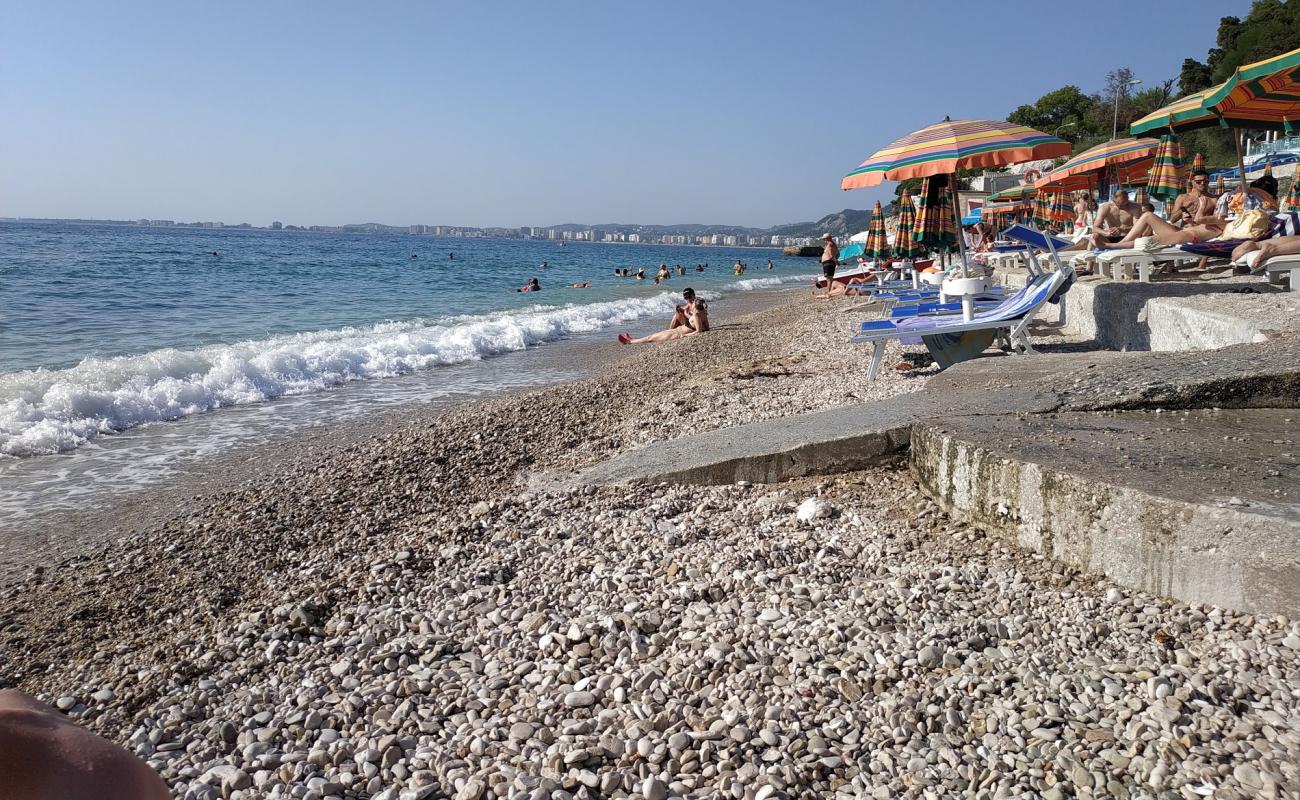 Vlore beach'in fotoğrafı açık bej kum yüzey ile