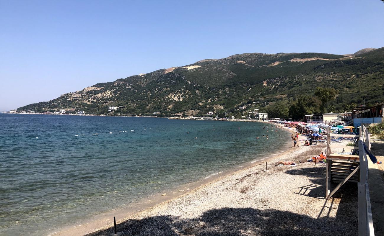 Radhima Beach'in fotoğrafı bej çakıl yüzey ile