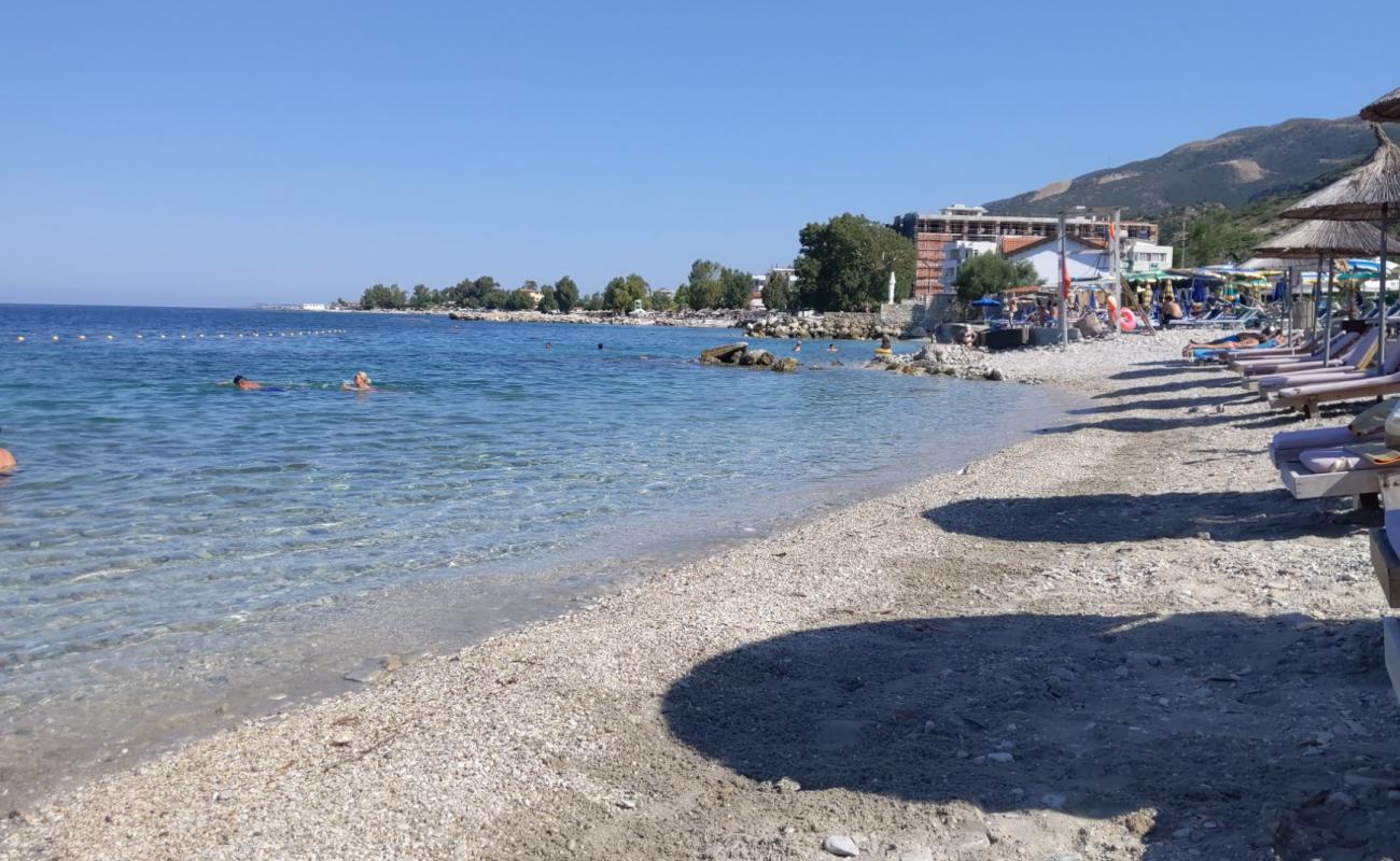 Radhime beach III'in fotoğrafı bej çakıl yüzey ile