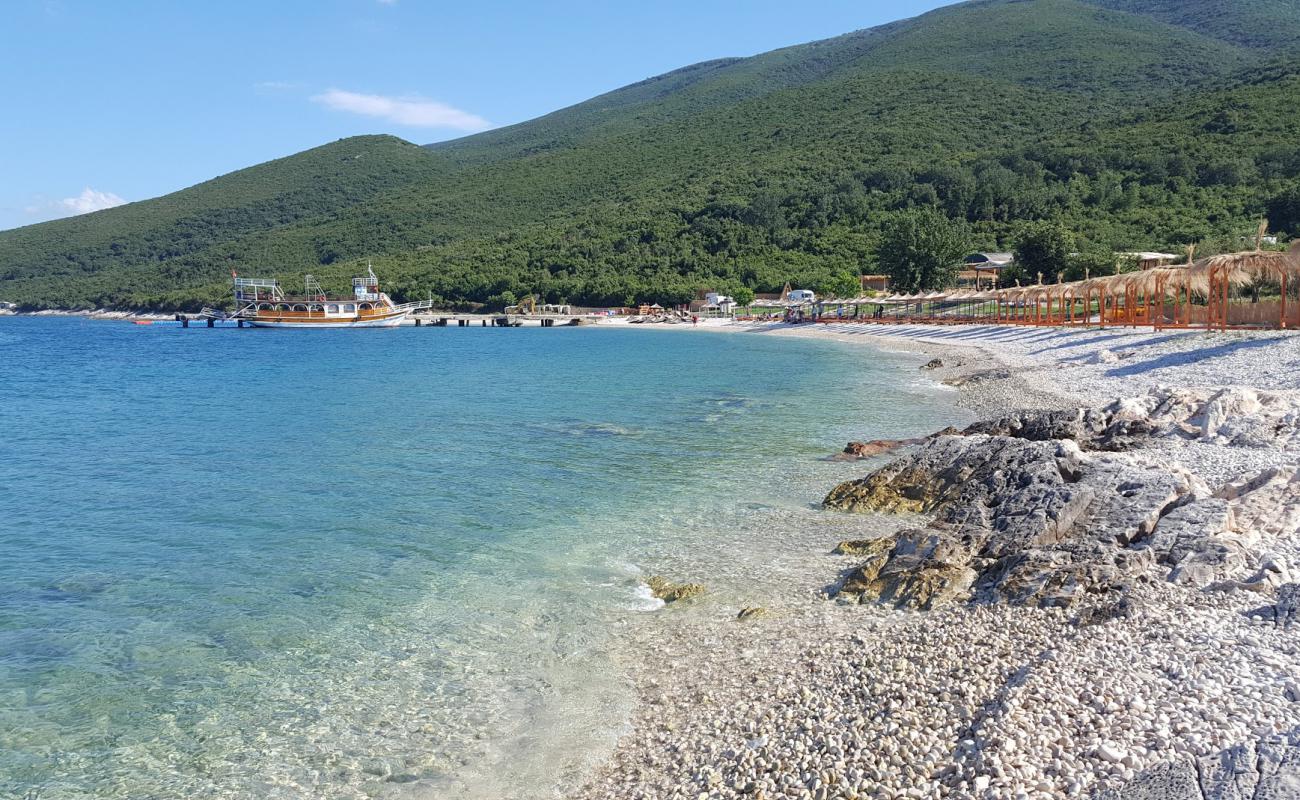 Gjiri i Shen beach'in fotoğrafı hafif çakıl yüzey ile