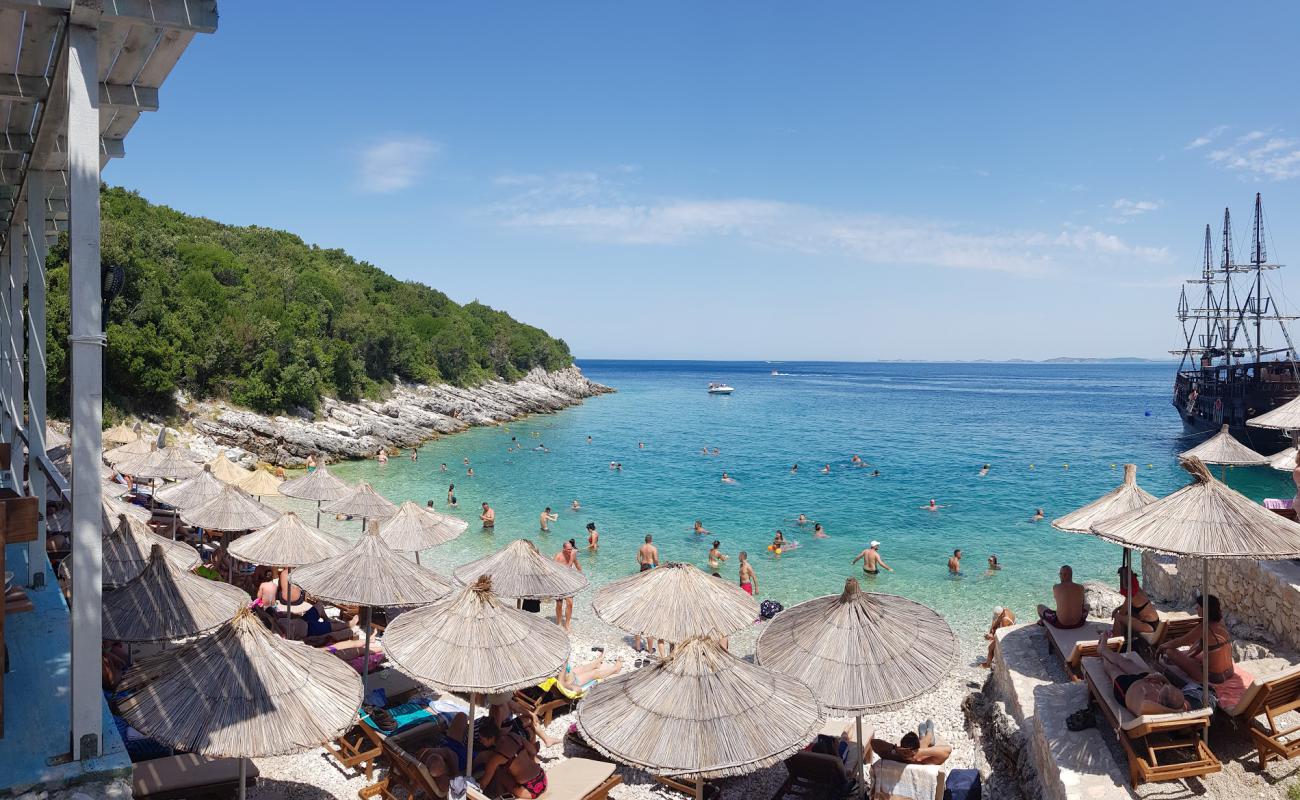 Karaburun beach'in fotoğrafı bej çakıl yüzey ile