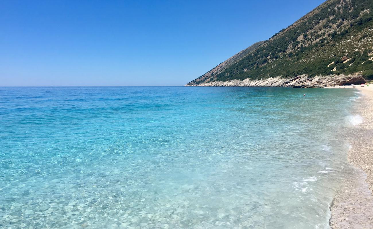 Palasa II beach'in fotoğrafı beyaz çakıl taş yüzey ile