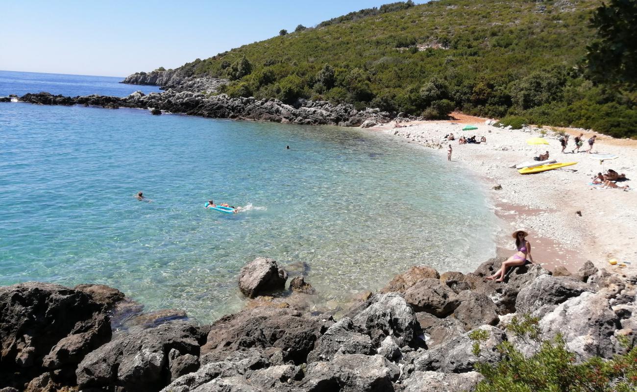 Akuarium beach'in fotoğrafı bej çakıl yüzey ile