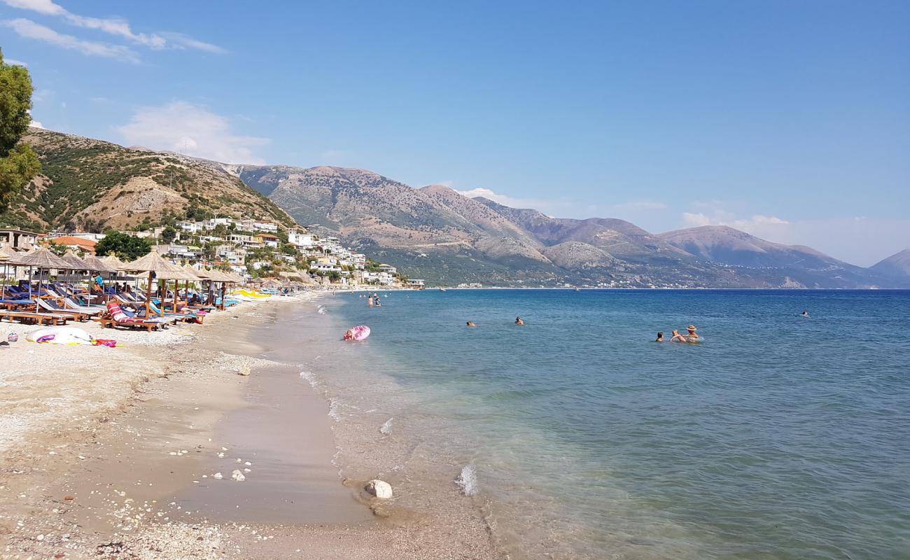 Qeparo beach'in fotoğrafı bej kum ve çakıl yüzey ile