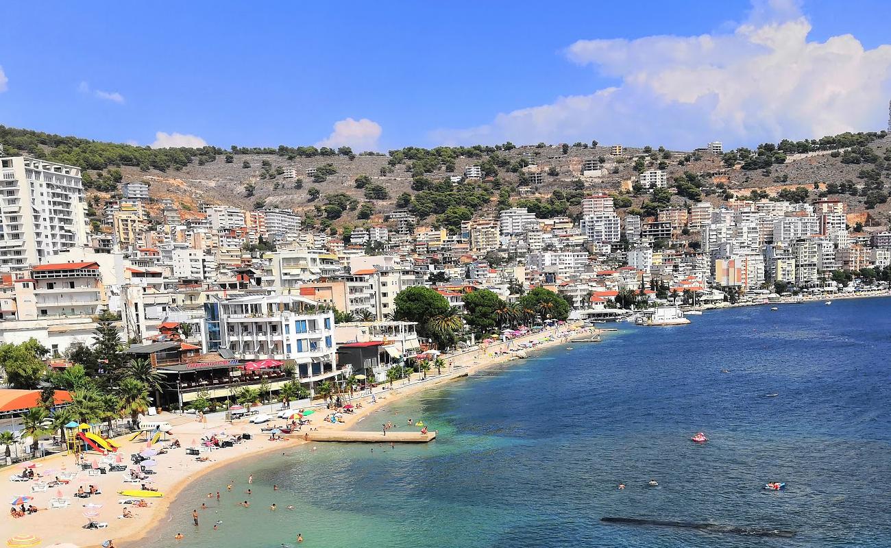 Saranda beach'in fotoğrafı hafif ince çakıl taş yüzey ile