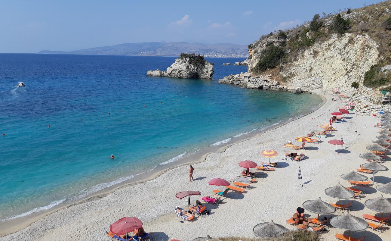 Pasqyra Beach'in fotoğrafı çakıl ile kum yüzey ile