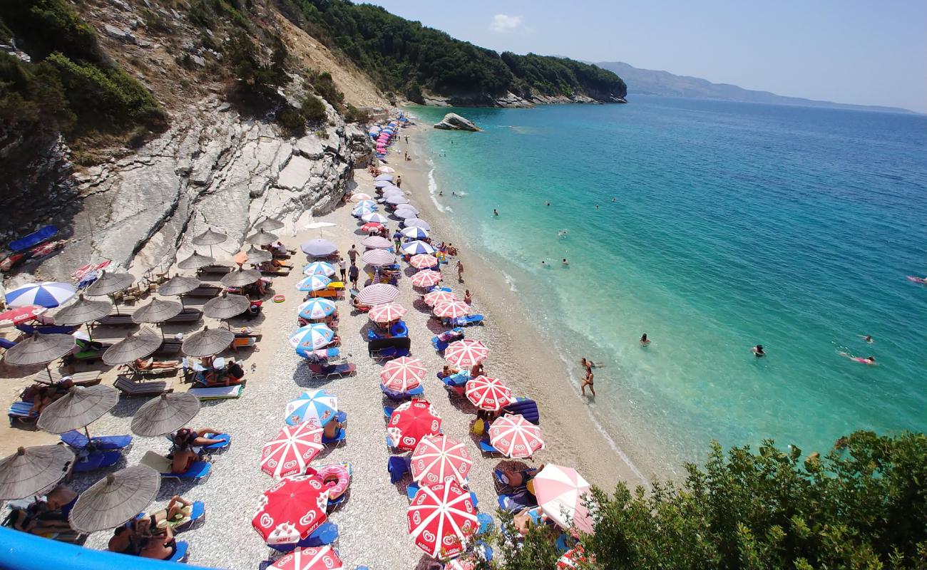 Pulebardha Plajı'in fotoğrafı küçük bej çakıl yüzey ile