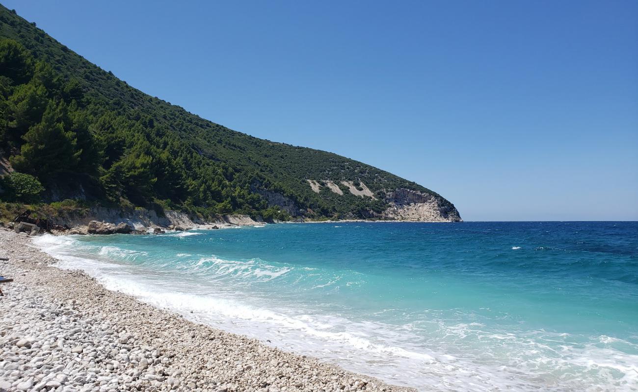 Sazan beach'in fotoğrafı bej çakıl yüzey ile
