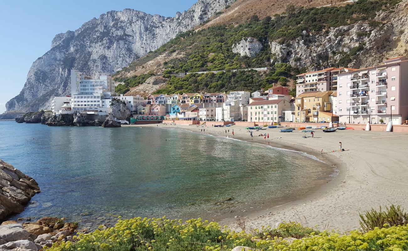 Catalan Bay Beach'in fotoğrafı açık bej kum yüzey ile