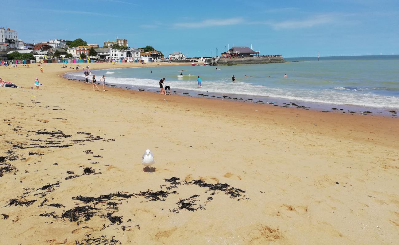 Viking Bay beach'in fotoğrafı parlak ince kum yüzey ile