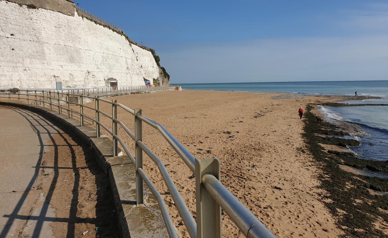 Ramsgate beach East'in fotoğrafı açık bej kum yüzey ile