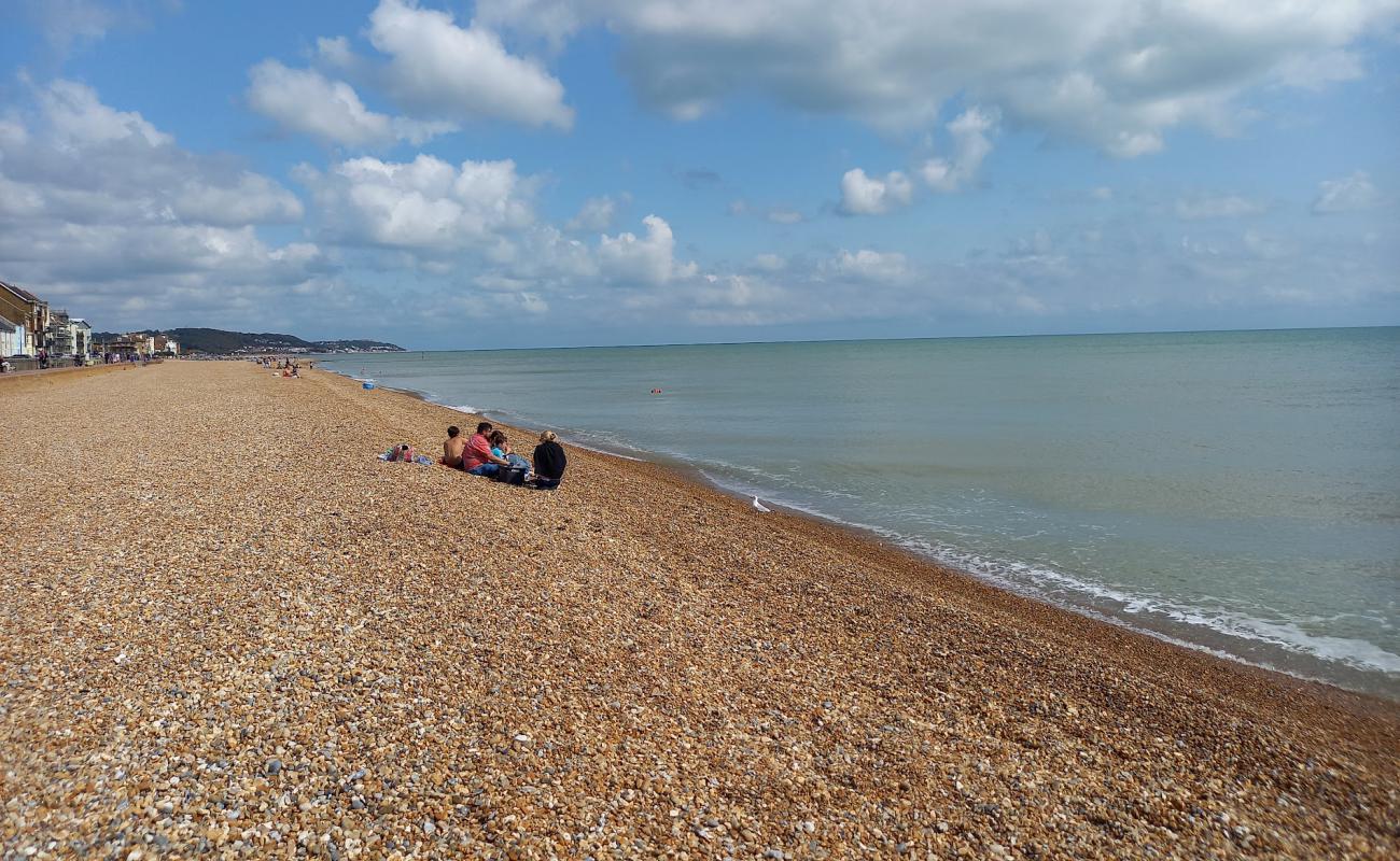 Hythe plajı'in fotoğrafı koyu i̇nce çakıl yüzey ile